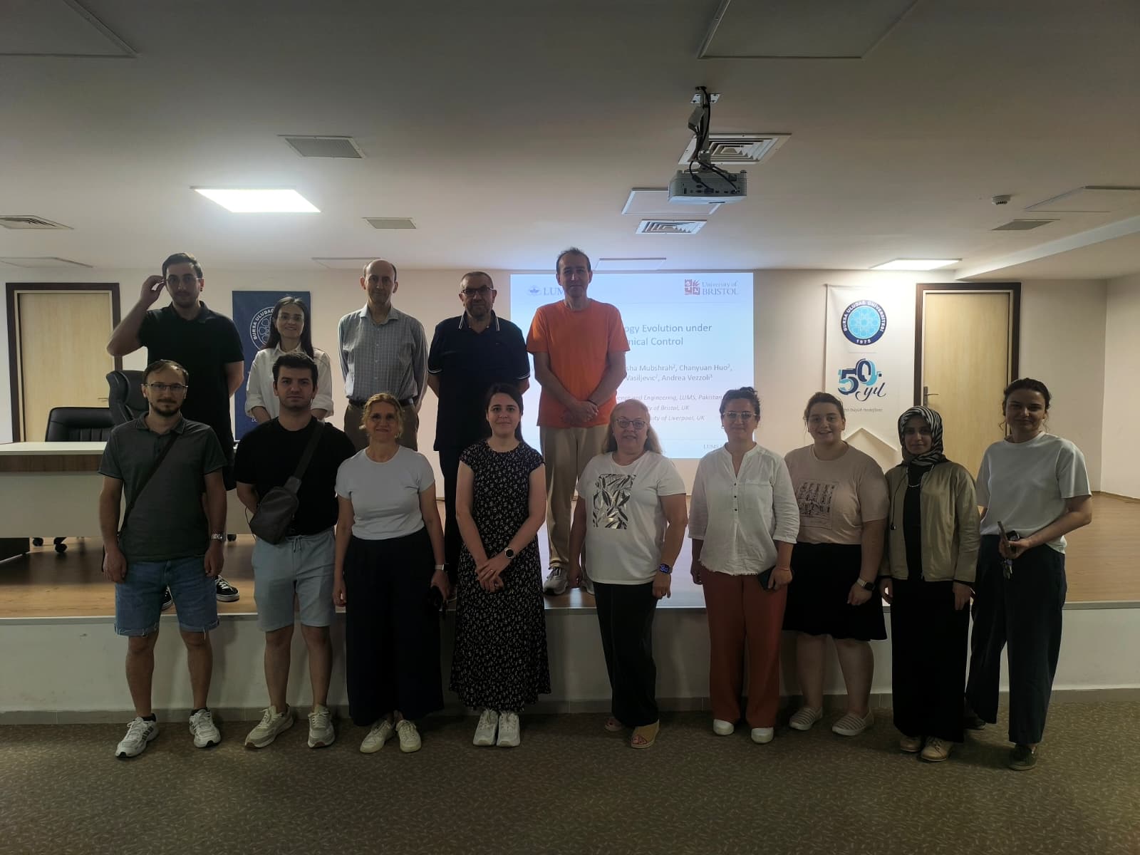 Prof. Walther Schwarzacher Yüzey Fiziği ve Biyofizik Üzerine Seminer Verdi.